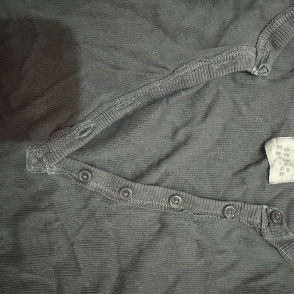 Urban Nation Light Gray Short Sleeve Top - Picture 5 of 7